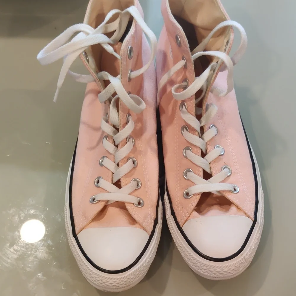 Converse Pink Athletic Shoes Classic Canvas Design - Picture 2 of 6